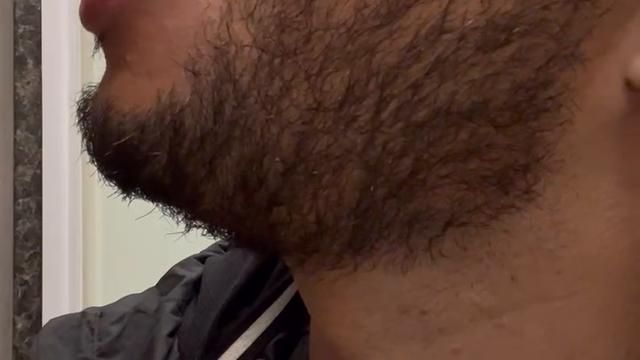 Macho me dando leite no banheiro do shopping ?