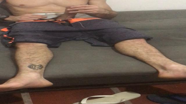 Batendo punheta na casa do parceiro 