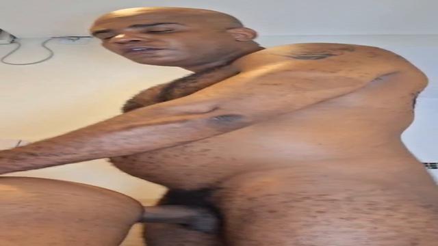 O paizão casado me arrombou 