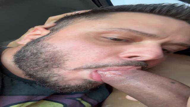 Ele gozou gostoso na minha boca 