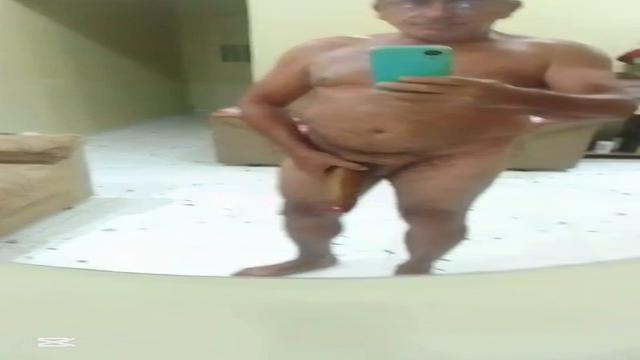 Pastor de igreja 64 anos em breve leitinho dele muit...