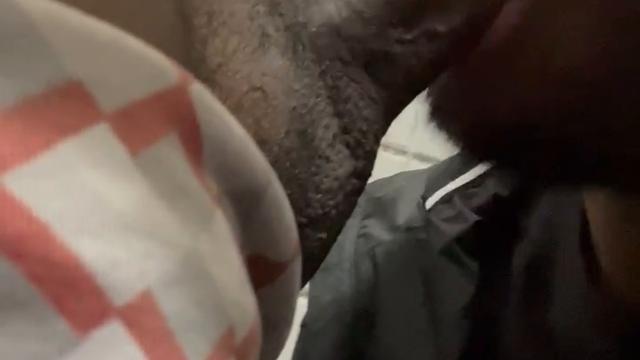 Caindo de boca na Picona dentro do banheiro do termi...