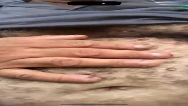 Coroa safado peludo trabalha na oficina cheio de tes...