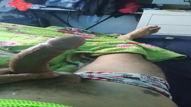 Olha o pauzão gozado. 