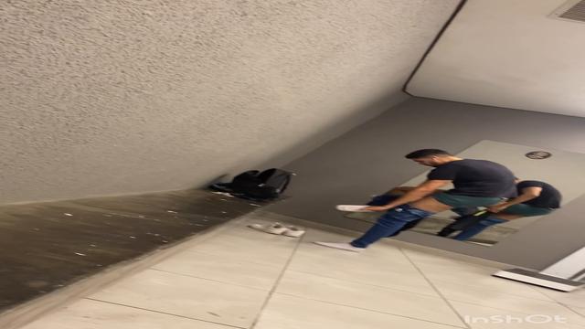 Pensa no macho gostoso no vestiário 