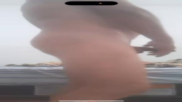 Mais do professor de história cinquentão batendo até...