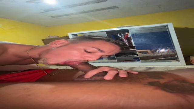 Nao aguentei o gozei em cima do meu putinho