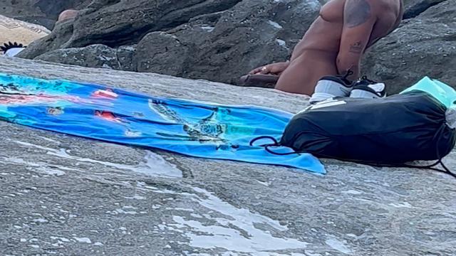 Negão pirocudo na praia 