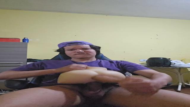 Socando na bucetinha de borracha