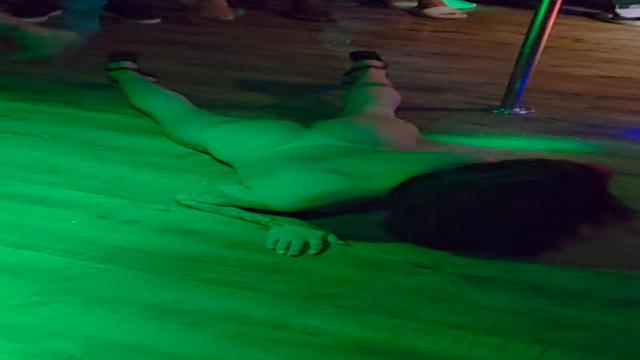 DJ Lua no finalzinho do show de stripper sabado 08/1...