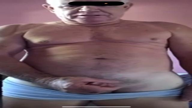 Um dos coroas mais perfeitos pra mim de cueca branca...