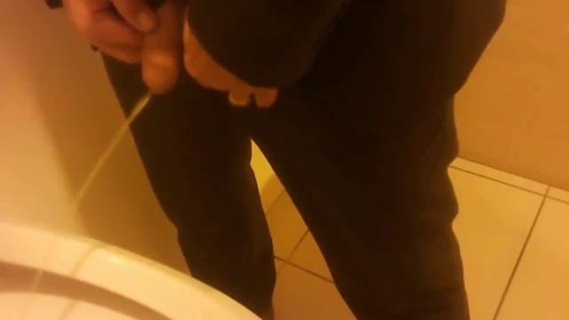 PISSING #325