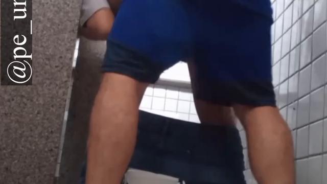 Puto safado no wc V175