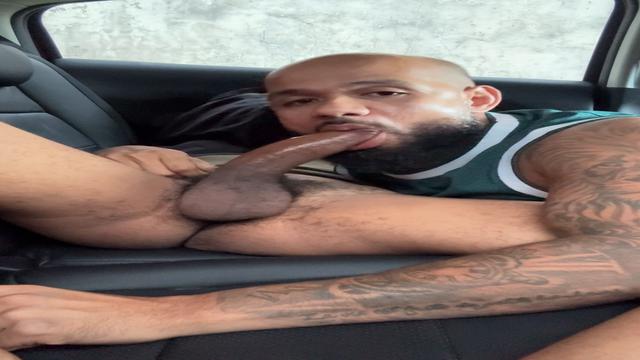 video 151 - sugando a pica novinho sacudo da picona ...