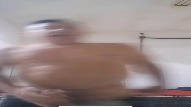 Professor de academia 48 anos pauzudoooooo cabeção rola grossa bem dura mostra a Bunda é ativo mas curte brincar com o cuzinho dele inédito né bebês 