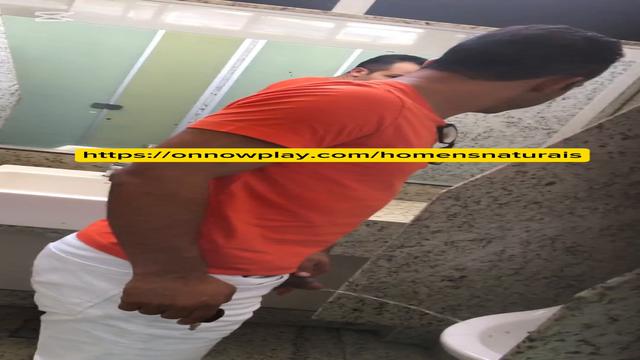 Moreno mijando