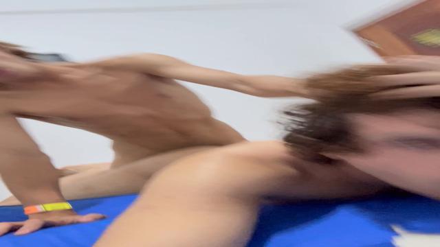 Novinho me fudeu bebado numa balada de motel hehe