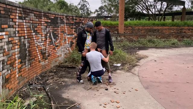 Colocando o Gringo pra mamar no ar livre 