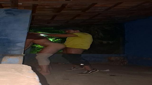 Rapidinha com filho do vizinho na varanda 