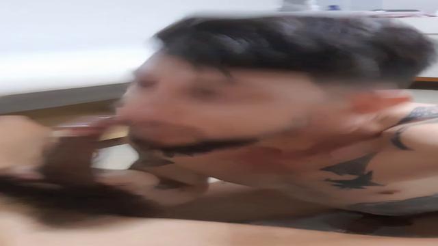 Tomando mijada na cara e uma gozada 